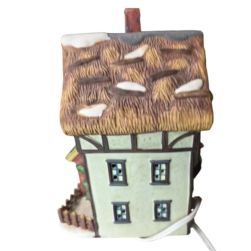 Holiday Time Village Collectibles Janes Quilt Shop Lighted‎ Christmas House G2